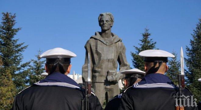 Военноморското училище във Варна чества своя патрон