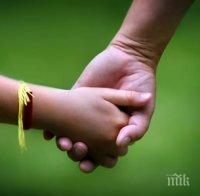 От юли догодина се предвижда платен отпуск за осиновители на деца до 5-годишна възраст