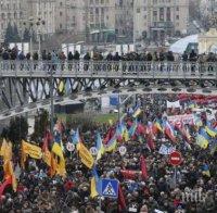 Около 50 000 души са участвали на митинг за импийчмът на Петро Порошенко, властите посочиха много по-малко 
