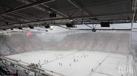 два мача холандия отложени заради сняг