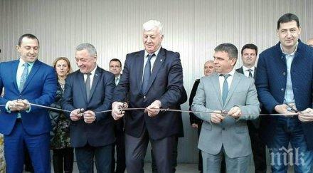 обещано изпълнено вицепремиерът валери симеонов откри приемна мвр шекер махала снимки