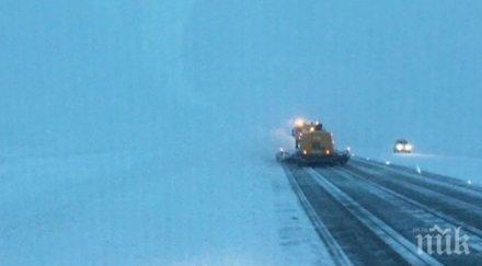 британските власти обявиха червен код заради обилните снеговалежи