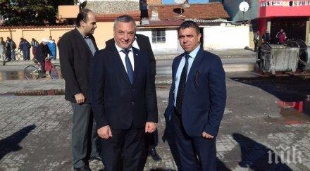 вицепремиерът валери симеонов реже полицейска лента шекер махала