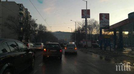 първо пик джип пламна насред софия образува голяма тапа снимки видео