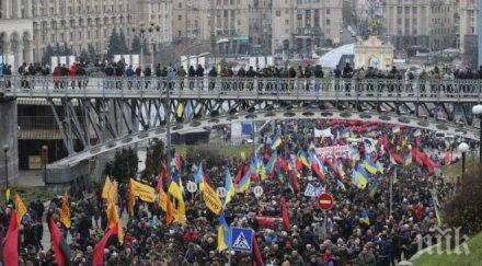 около 000 души участвали митинг импийчмът петро порошенко властите посочиха