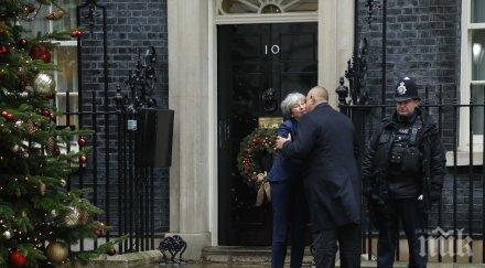 първо пик борисов разцелува тереза мей премиерът поиска българчетата острова държат матура родния език снимки обновена