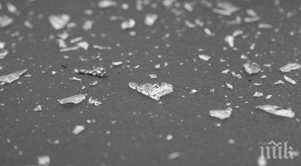 опасен инцидент декоративно стъкло падна рани момиче столичен мол