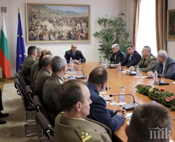 Румен Радев във Военната академия: Офицерите да изграждат способности в ограничени финансови рамки
