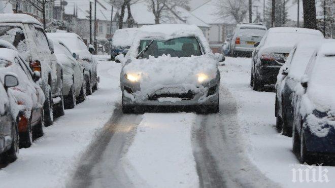Транспортен хаос във Великобритания заради обилните снеговалежи