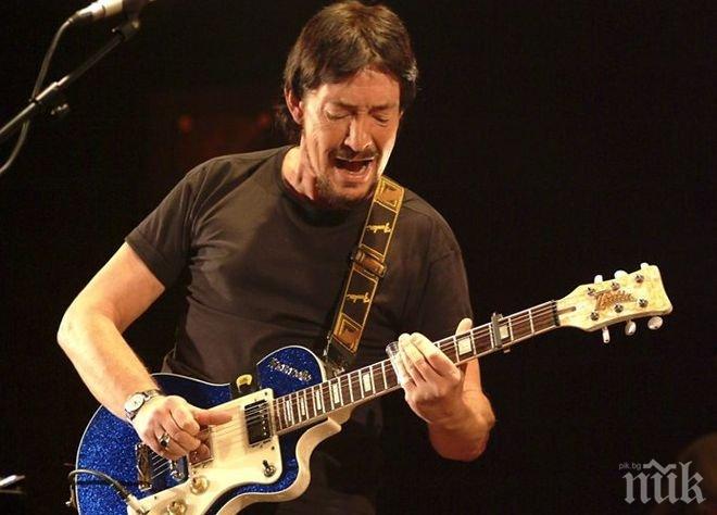 Крис Риа бе прие по спешност в болница