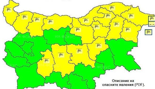 Жълт код за силен вятър е в сила за 16 области на страната