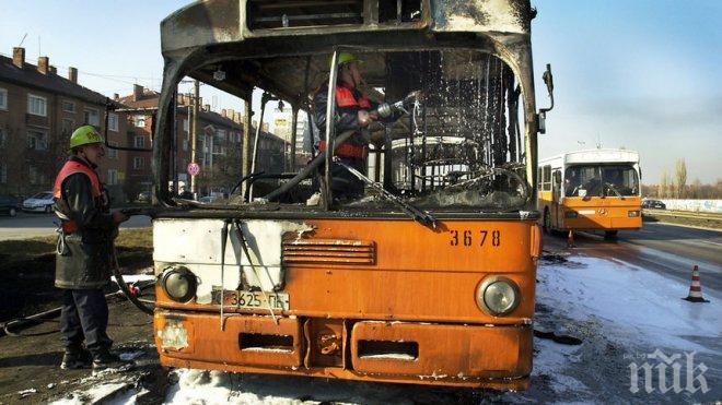 ПЪРВО В ПИК! Ето защо е пламнал автобус 204 в София - огънят лумнал за секунди, пътниците в шок