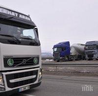 Камион се обърна на автомагистрала „Тракия“ край Пловдив