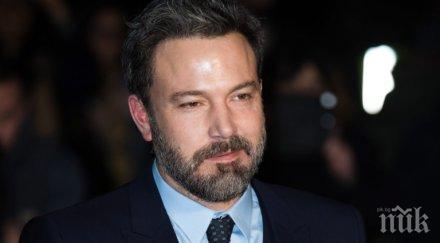 бен афлек пак посегна чашата