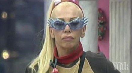 съвсем изтрещя луна повярва тълпи фенове хвърлят краката скандират името