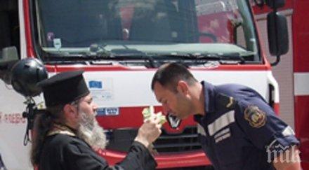 куриоз свещеници строй курс пожарникари