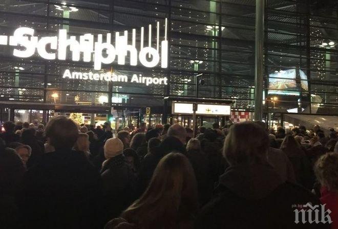 ИЗВЪНРЕДНО! Ужас в Холандия! Полицията откри огън по въоръжен мъж на летище в Амстердам (ВИДЕО)