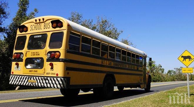 Инцидент! 22-ма пострадали, след като камион се вряза в училищен автобус във Флорида