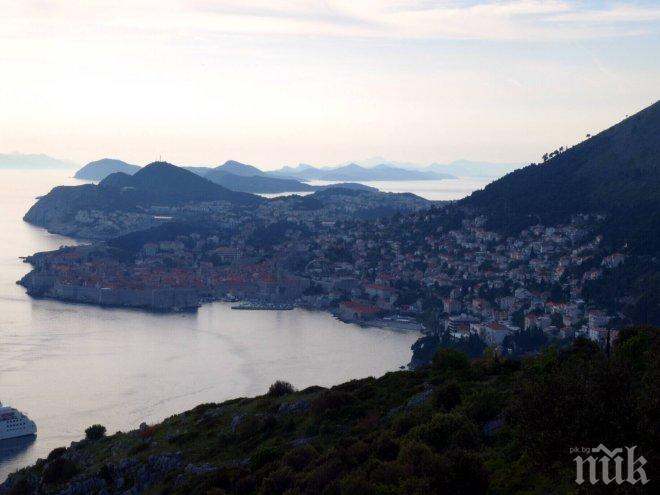 Морето Дубровник изхвърли на плажа мина от Втората световна война