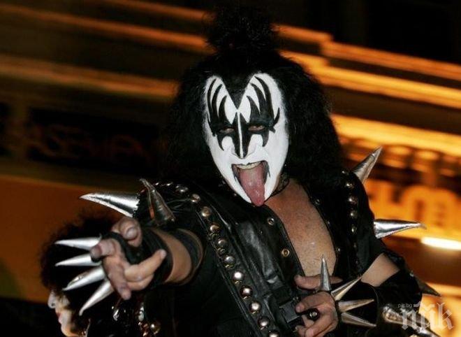 Обвиниха един от основателите на групата Kiss в сексуален тормоз