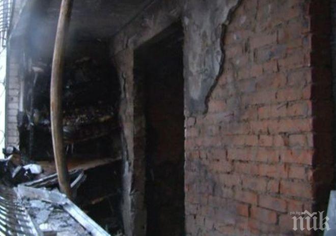 Трима загинаха при пожар в жилищна сграда в Хабаровск (СНИМКИ)
