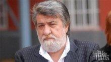 ПЪРВО В ПИК! Вежди Рашидов ограмотява депутатите с 51 рисунки на Георги Трифонов от личната си колекция (СНИМКИ)