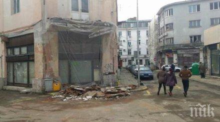 последните минути рухна тераса стара сграда центъра бургас снимки