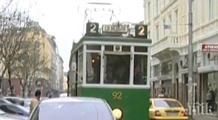 коледен ретро трамвай вози малки големи софия