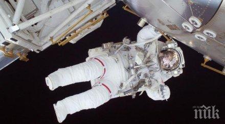 мирише космосът