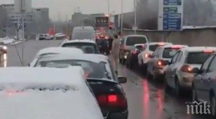 екшън пловдив двама скачат бой насред пътя