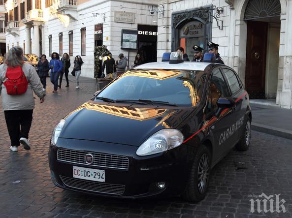 Българи източиха сметките на десетки туристи с фалшив банкомат в сърцето на Рим (ВИДЕО)