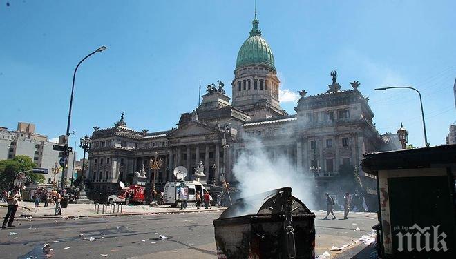 Най-малко 81 пострадали при безредици в Буенос Айрес