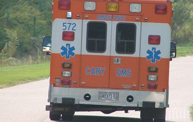 Трима пострадали, след като лекомоторен самолет се разби на улица в Тенеси