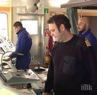 Коледа на път! Ето как ще посрещнат празниците моряците на един български кораб (ВИДЕО)