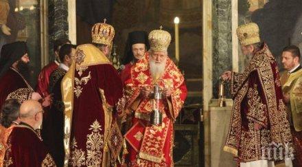 патриарх неофит отслужи литургия повод рождество христово