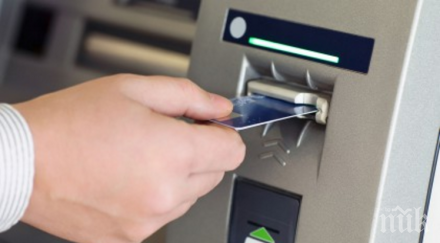 правим банкоматът пусне кеш трансакцията отчетена