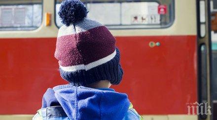 екшън мъж нападна нож шофьор автобус превозващ деца санкт петербург