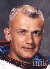 починал астронавтът наса брус маккендлес