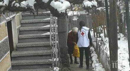 добро дело младежи зарадваха храна самотни хора ракитово