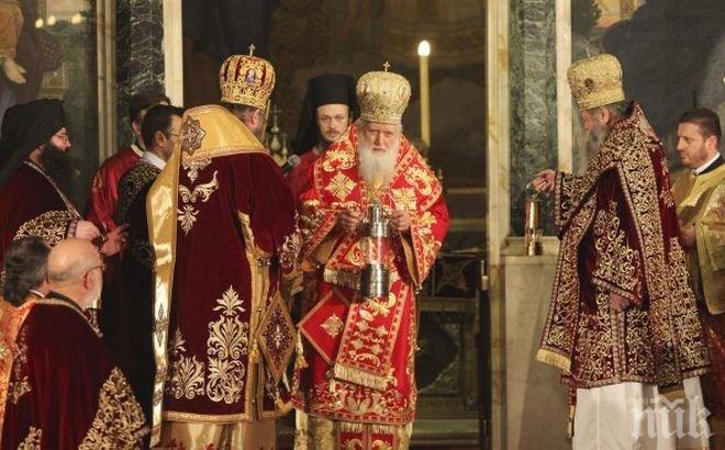 Патриарх Неофит отслужи литургия по повод Рождество Христово
