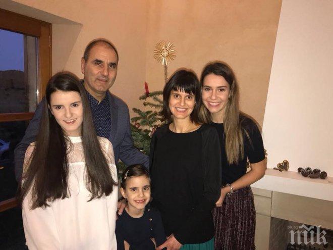 ПЪРВО В ПИК! Цветан Цветанов със семейна СНИМКА за Коледа