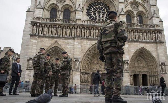 Пределна мобилизация! Франция изкарва по улиците 100 000 полицаи и военни за празниците