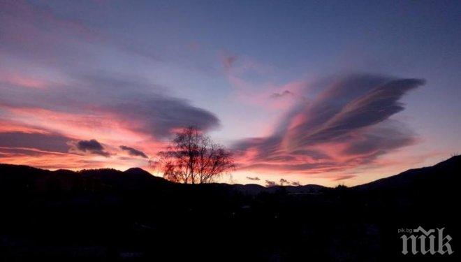 КОЛЕДНО ЧУДО! Ангелски криле и кръст в небето над Велинград на Бъдни вечер (СНИМКИ)