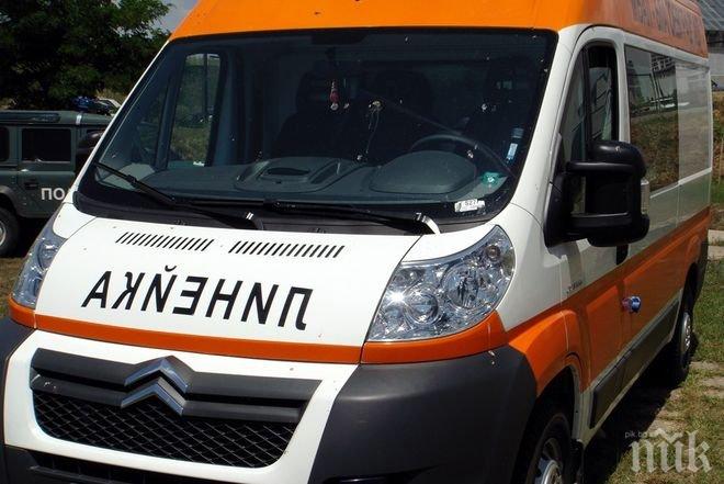 УЖАСЯВАЩ ИНЦИДЕНТ! Млад мъж се хвърли от седмия етаж, трупът му лежи на тротоара (СНИМКИ 18+)
