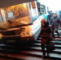 Нищят две версии за врязването на автобус в подлез в Москва