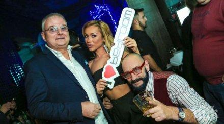 горещо пик сгоденият христо сираков тройка плеймейтката нора снимки