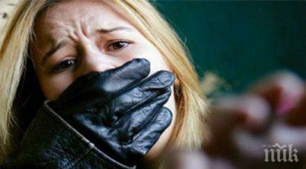 зверство изнасилиха момиче продавало новогодишни играчки