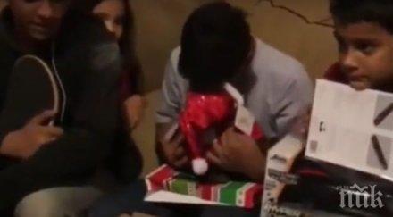 сълзи баща подари сина играчка говореща гласа починалата майка видео