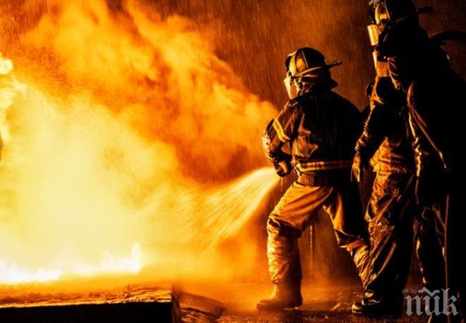 ИЗВЪНРЕДНО! Пожар избухна в жилищен блок в Казанлък
