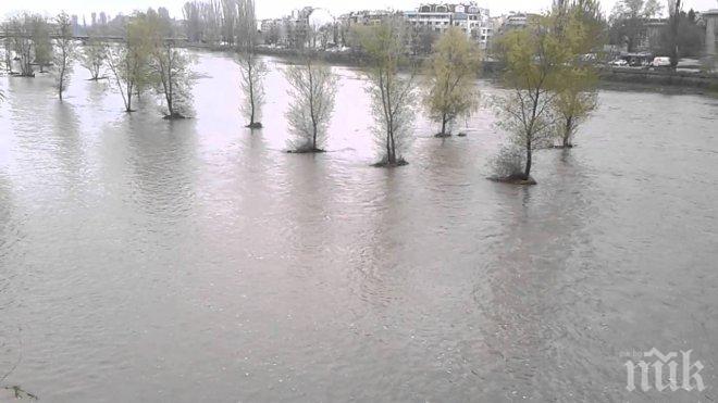 ПРЕВЕНЦИЯ! В Хасково укрепват брега на Марица